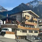 Apartment 5 For 8 People At Bergcafe Aurora Lenzerheide